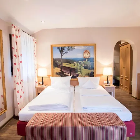 Landidyll Zum Kreuz Otel