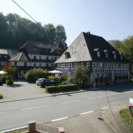 Landidyll Zum Kreuz Otel 3*
